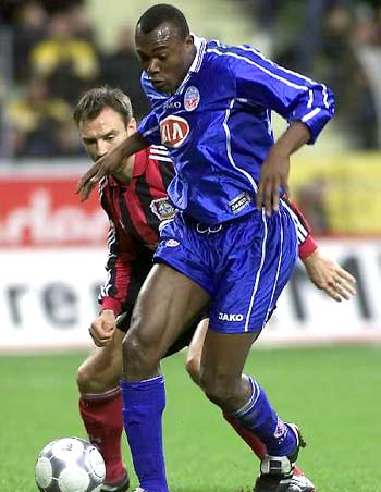 曼聯官宣與高通驍龍達成新球衣主贊助協議!.